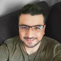 <em>Carlos Mejia.</em>